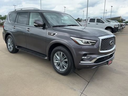 Used 2024 INFINITI QX80 Luxe RWD image 3