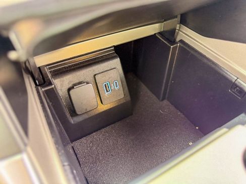 Used 2024 Ford Explorer XLT w/ Equipment Group 202A image 48