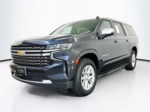 Used 2023 Chevrolet Suburban Premier image 3