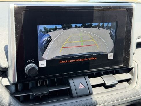 Used 2025 Toyota RAV4 XLE FWD image 18