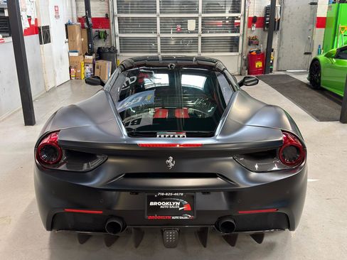 Used 2018 Ferrari 488 GTB image 8