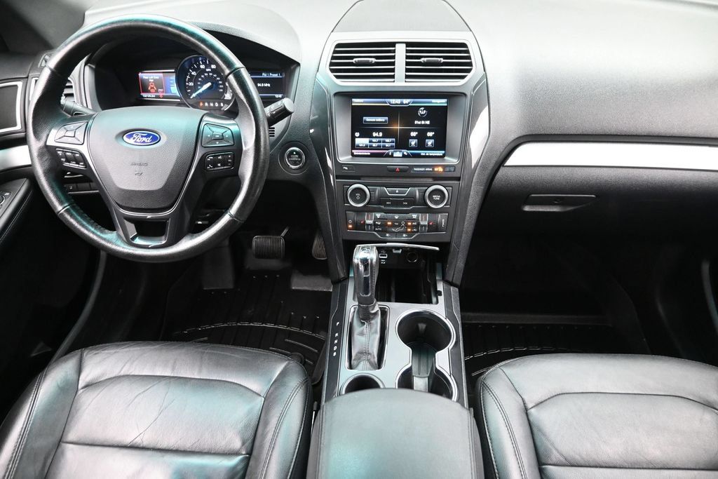 Used 2016 Ford Explorer XLT w/ Equipment Group 202A FWD image 16