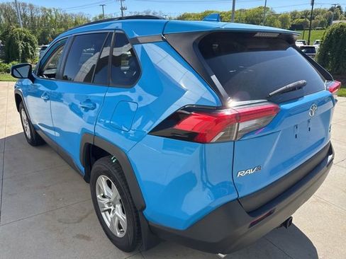 Used 2021 Toyota RAV4 XLE AWD/4WD image 5