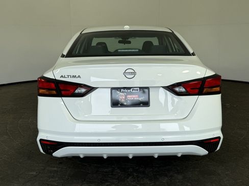 Used 2025 Nissan Altima 2.5 SV FWD image 6