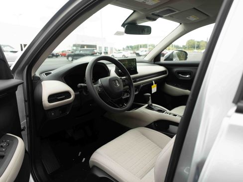 New 2026 Honda HR-V LX image 8