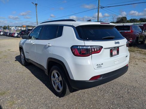 Used 2024 Jeep Compass Latitude AWD/4WD image 5