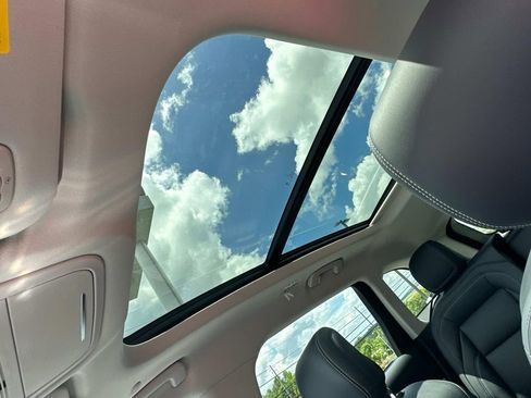 New 2025 Lincoln Nautilus Premier w/ Equipment Group 102A image 32