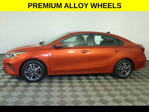 Used 2023 Kia Forte LXS w/ LXS Technology Package FWD image 5