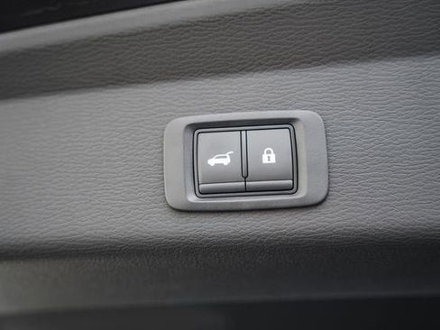 New 2025 Mitsubishi Outlander SE image 10