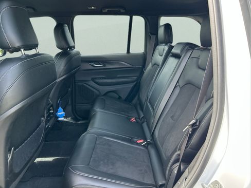 Certified 2024 Jeep Grand Cherokee Altitude RWD image 10
