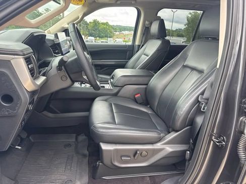 Used 2023 Ford Expedition XLT RWD image 9