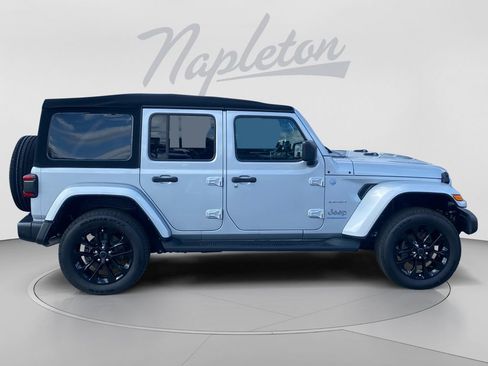 Used 2024 Jeep Wrangler Unlimited Sahara w/ Technology Group AWD/4WD image 9