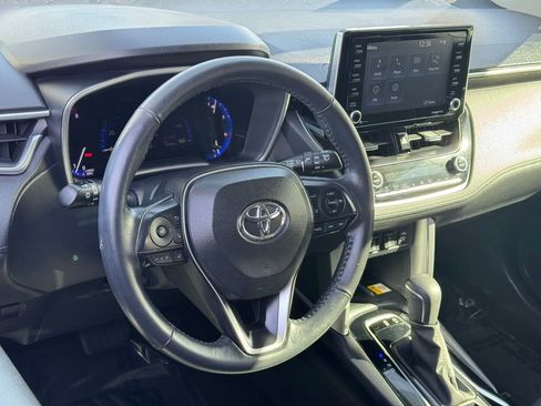 Certified 2022 Toyota Corolla Cross XLE image 19