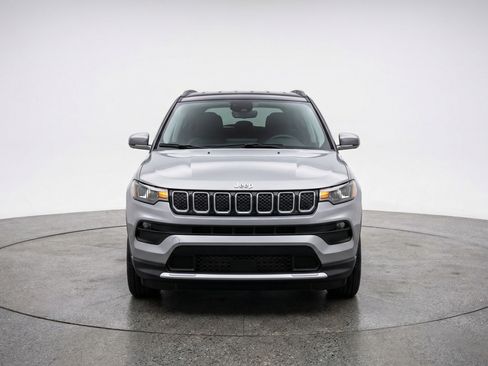 Used 2025 Jeep Compass Limited image 2
