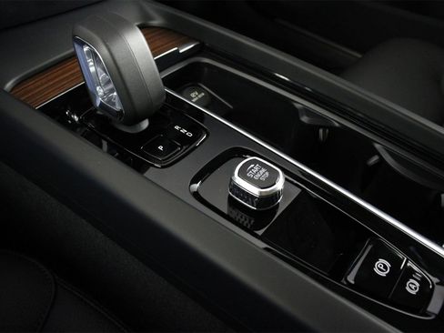 New 2026 Volvo V60 B5 Cross Country Plus w/ Climate Package image 7