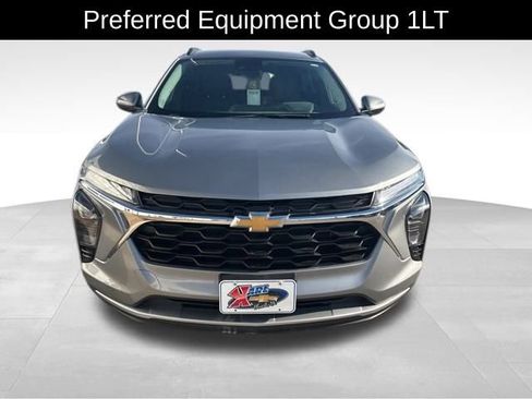 Used 2024 Chevrolet Trax LT w/ Driver Confidence Package image 2