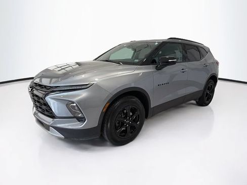Used 2024 Chevrolet Blazer LT w/ Midnight/Sport Edition FWD image 3