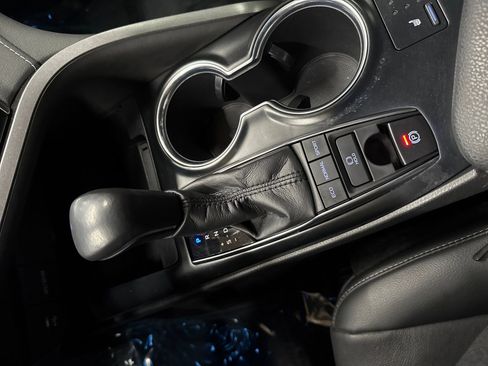 Used 2019 Toyota Camry XSE image 29