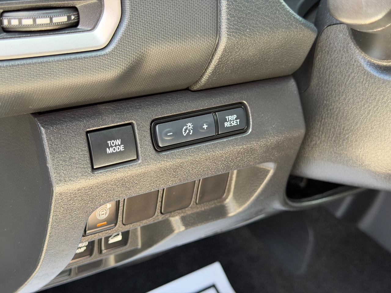 Used 2022 Nissan Frontier SV w/ Technology Package AWD/4WD image 19