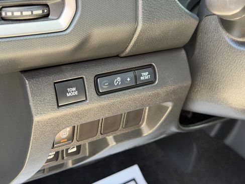 Used 2022 Nissan Frontier SV w/ Technology Package AWD/4WD image 19