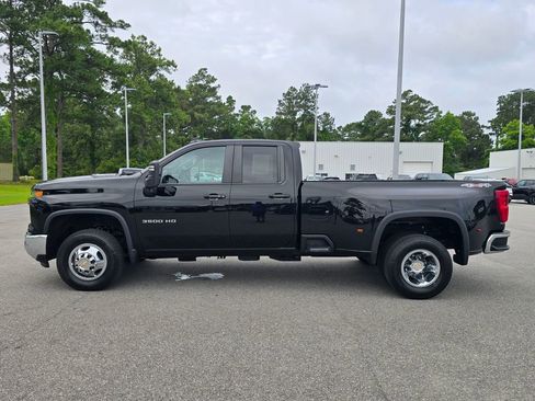 Used 2024 Chevrolet Silverado 3500 LT w/ Convenience Package AWD/4WD image 2