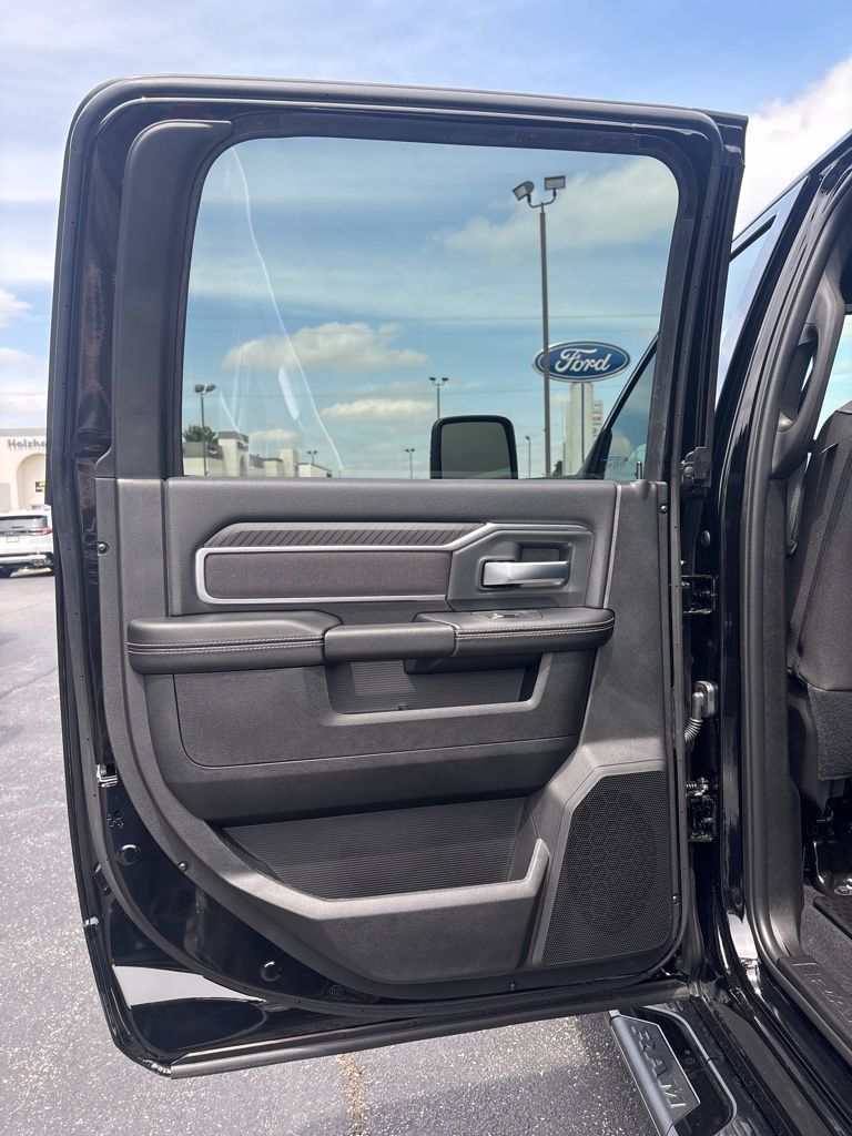 New 2026 RAM 3500 Big Horn AWD/4WD image 24