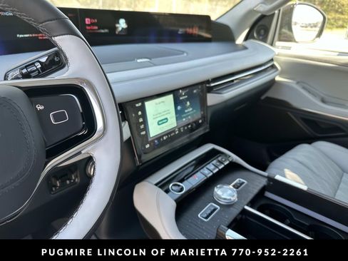New 2026 Lincoln Navigator Black Label w/ Black Label Special Edition AWD/4WD image 18