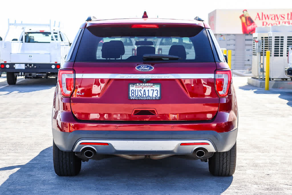 Used 2017 Ford Explorer XLT FWD image 5