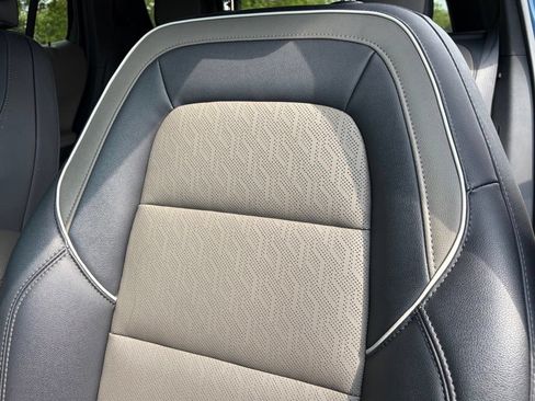 Used 2025 Chevrolet Equinox LT w/ Convenience Package II FWD image 6