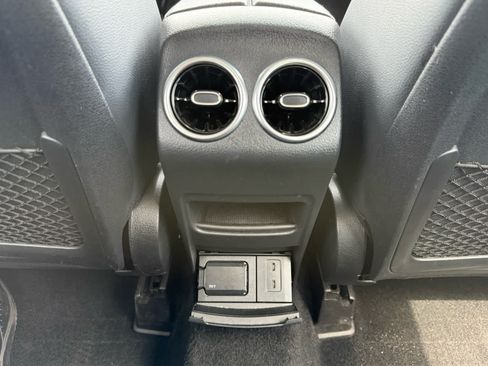 Used 2023 Mercedes-Benz GLB 250 4MATIC image 28