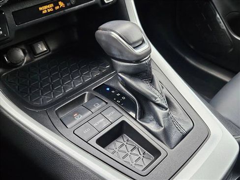 Used 2021 Toyota RAV4 XLE Premium image 12