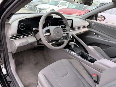 Used 2023 Hyundai Elantra SEL w/ Convenience Package image 11