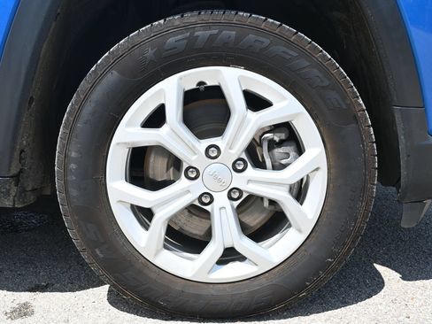 Used 2024 Jeep Compass Latitude AWD/4WD image 7