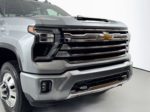 Used 2024 Chevrolet Silverado 3500 High Country w/ High Country Premium Package AWD/4WD image 7