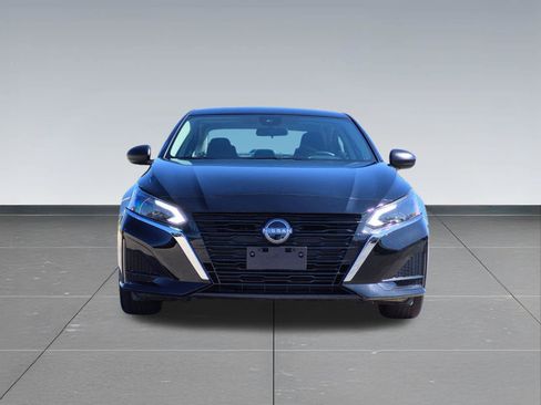 Used 2025 Nissan Altima 2.5 SV FWD image 9