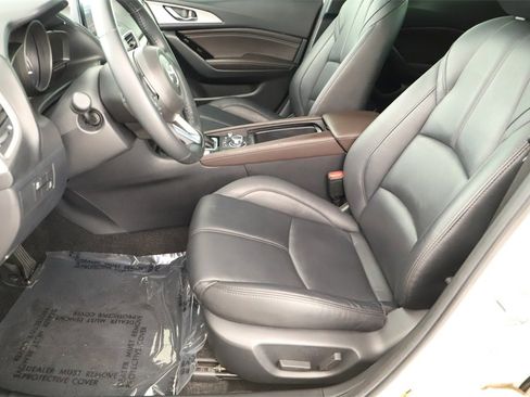 Used 2018 MAZDA MAZDA3 Touring image 23