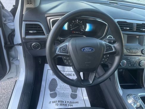 Used 2018 Ford Fusion SE FWD image 15
