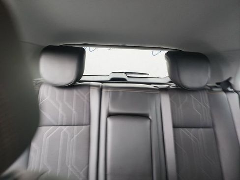 Used 2022 Chevrolet Trax LT w/ LT Convenience Package image 11