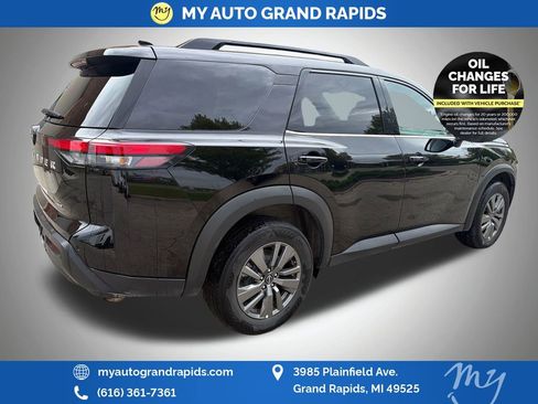 Used 2025 Nissan Pathfinder SV AWD/4WD image 7