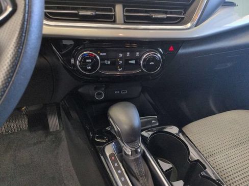 Used 2025 Chevrolet Trax LT FWD image 22