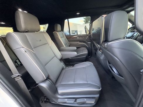 Used 2023 Cadillac Escalade Premium Luxury image 19