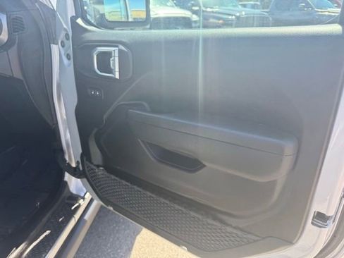 Used 2023 Jeep Wrangler Unlimited w/ Cold Weather Group AWD/4WD image 7