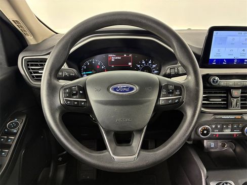 Used 2020 Ford Escape SE image 17