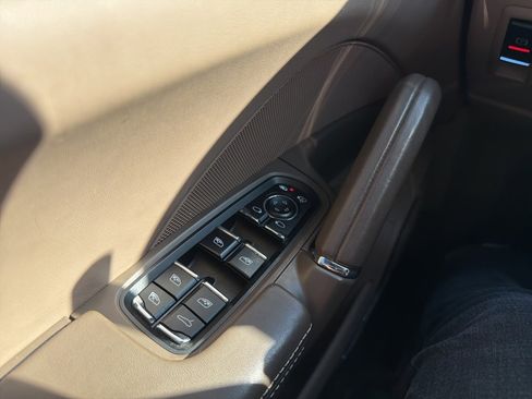 Used 2014 Porsche Cayenne Turbo S image 22