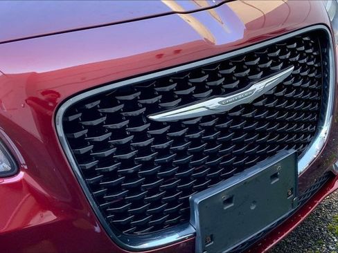 Used 2019 Chrysler 300 Touring w/ Sport Appearance Package AWD/4WD image 29