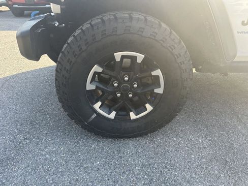 Used 2024 Jeep Wrangler Unlimited Rubicon 4xe AWD/4WD image 9