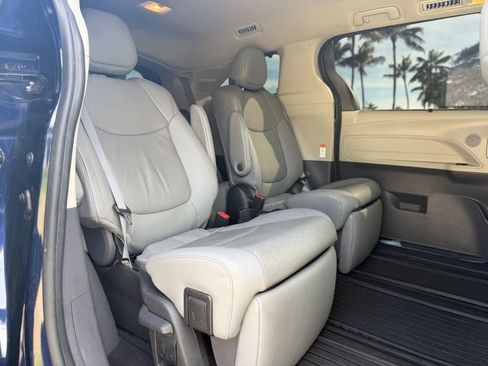 Used 2022 Toyota Sienna Limited AWD/4WD image 24