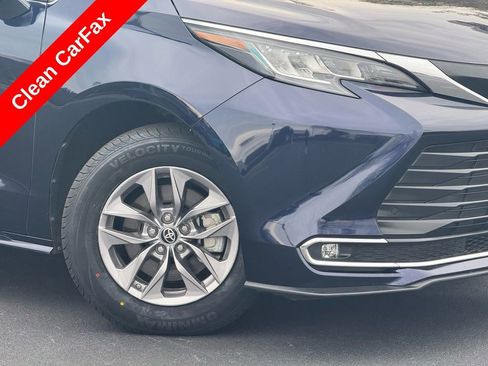 Used 2023 Toyota Sienna XLE image 5