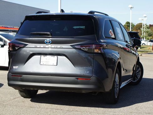 Used 2025 Toyota Sienna LE image 20