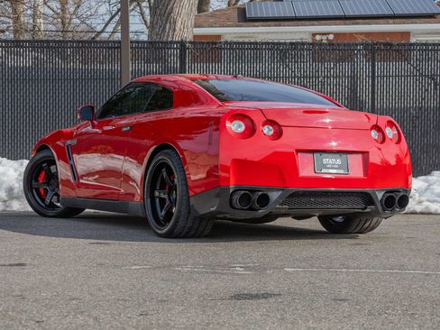 Used 2010 Nissan GT-R Premium image 22